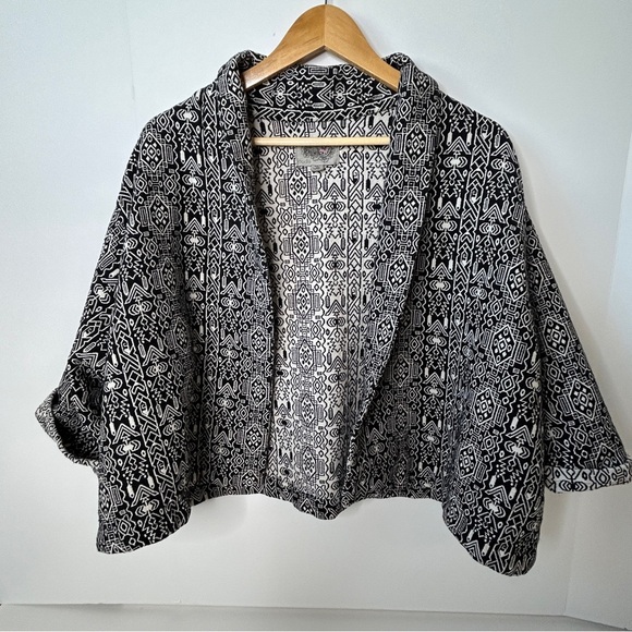 Ecote Jackets & Blazers - Ecote Open Front Women's Geometric/Aztec Black & White Open Front Blazer | Sz M